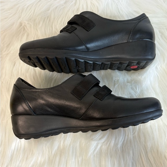 Elegant Black Leather Loafers - Picture 8 of 11